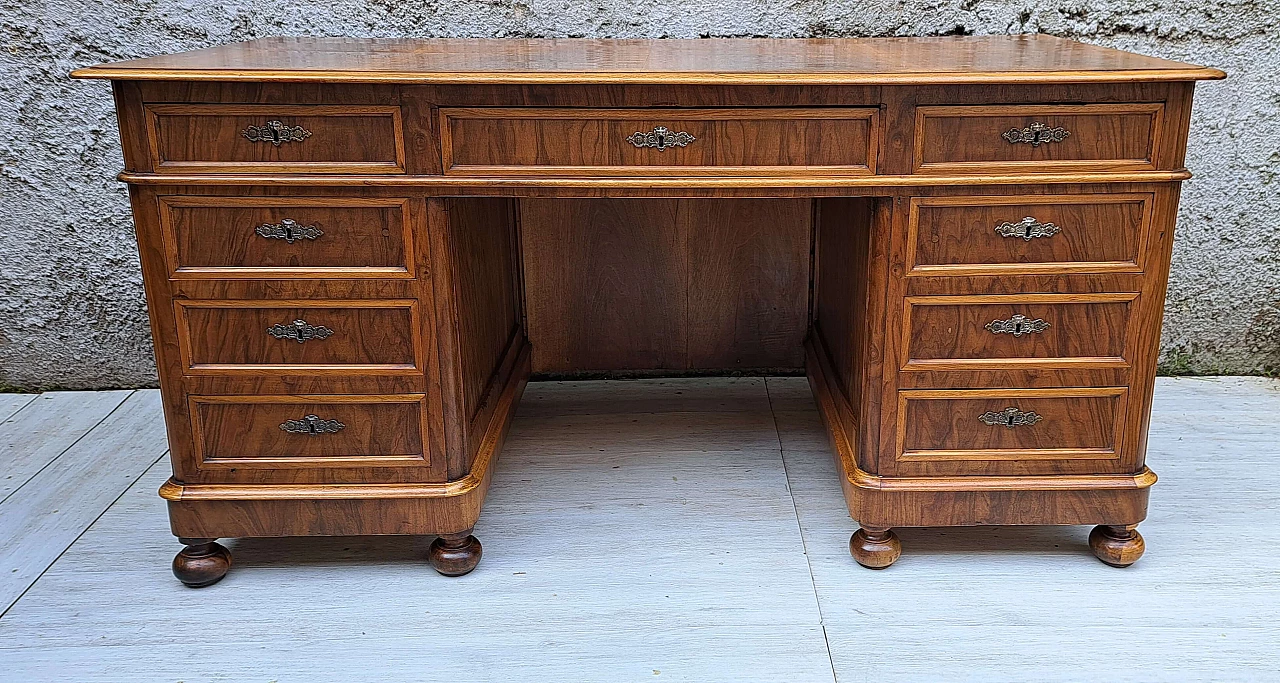 Walnut desk with drawers, 19th century 2