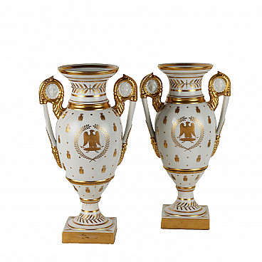 Coppia di vasi Napoleone III in porcellana con decori oro, '800