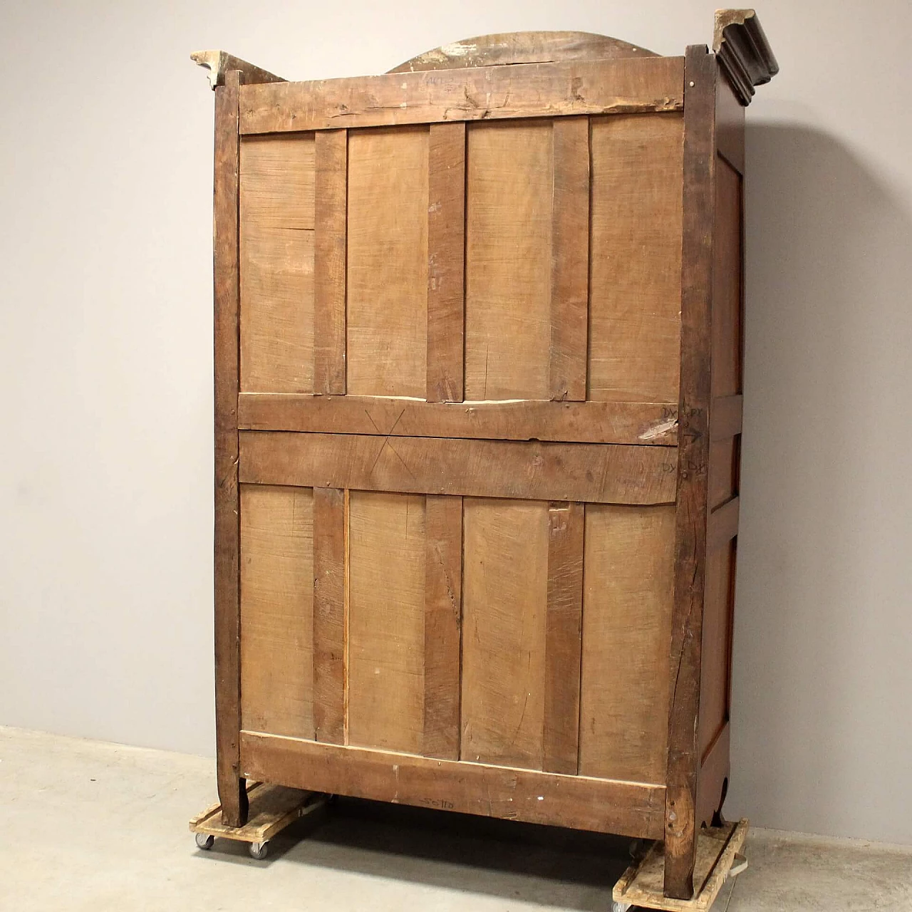 Louis XV wardrobe in walnut and cherry, 18th century 2