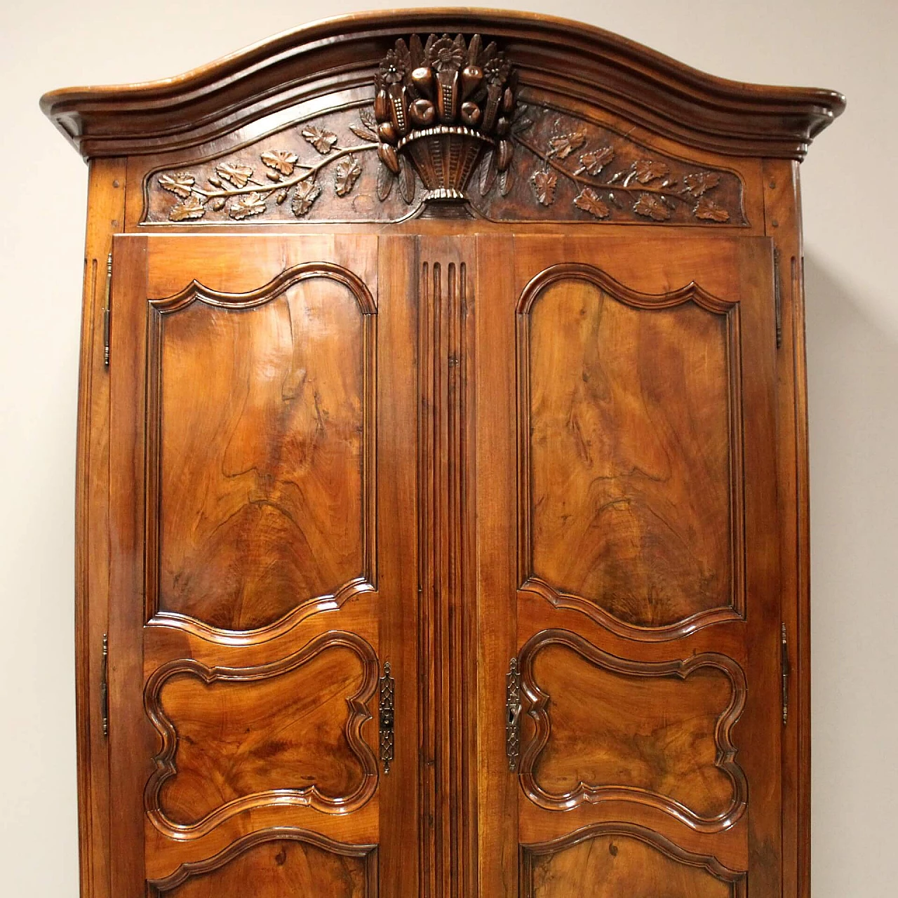 Louis XV wardrobe in walnut and cherry, 18th century 4