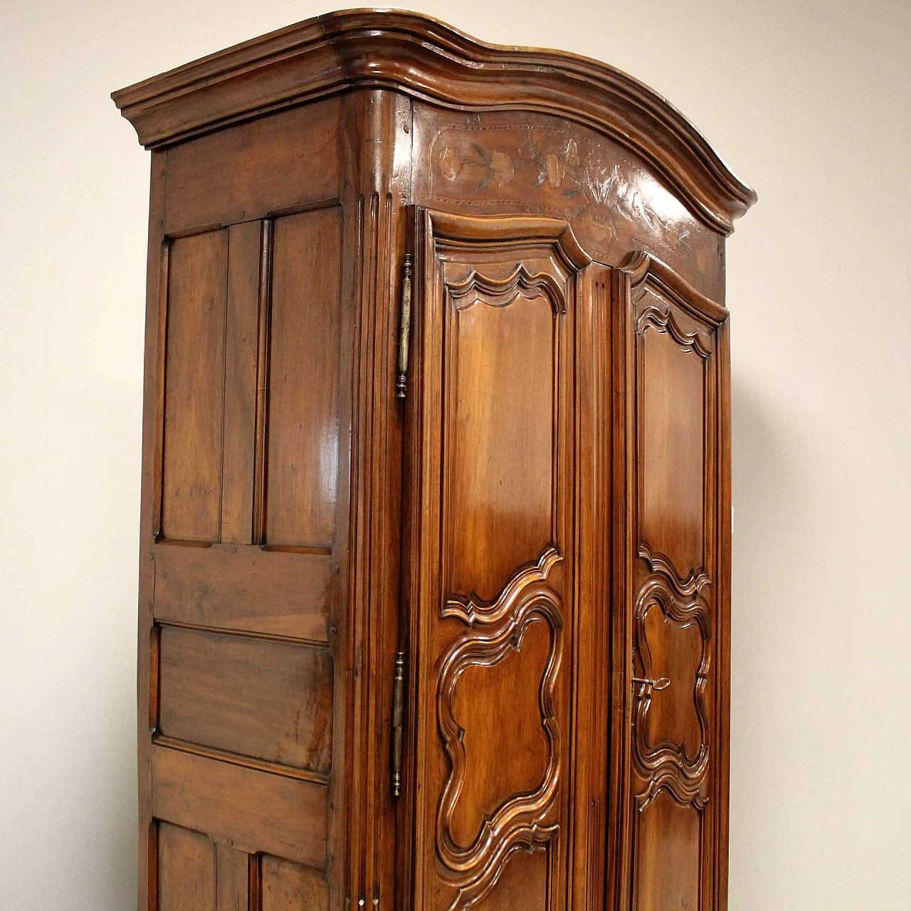 Louis XV wardrobe in inlaid walnut, 18th century 1