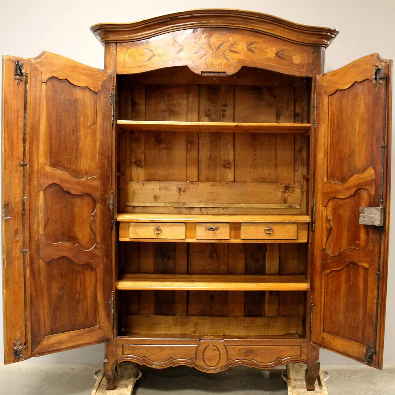 Louis XV wardrobe in inlaid walnut, 18th century 6