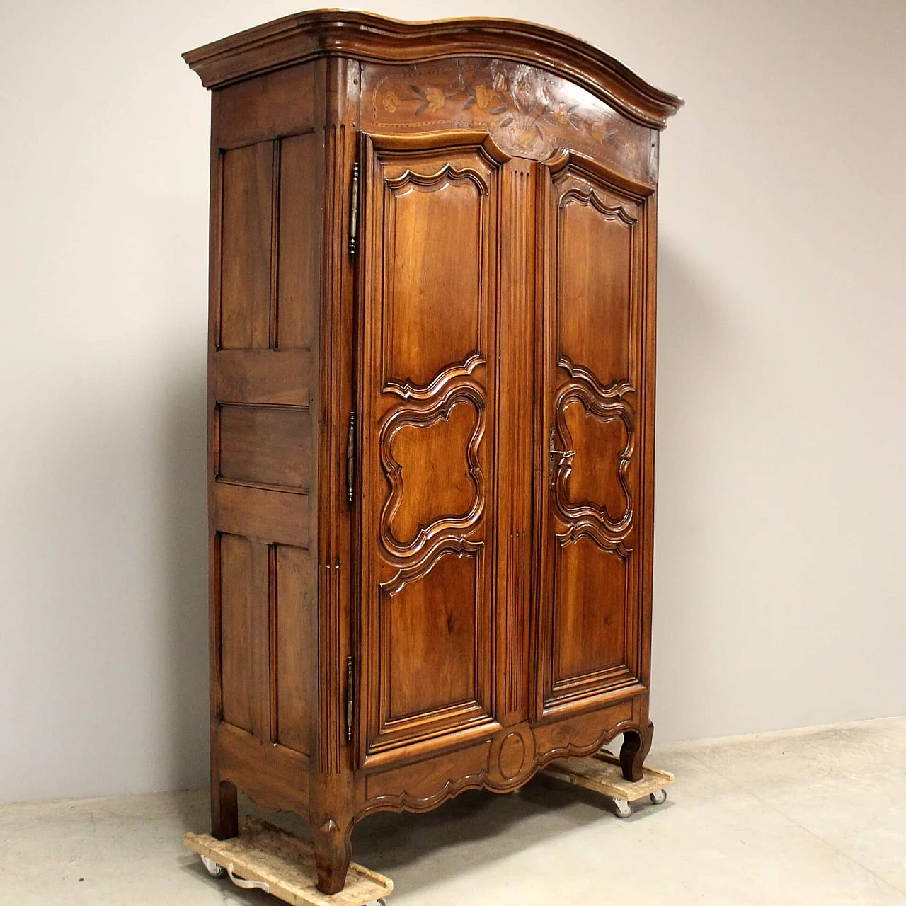 Louis XV wardrobe in inlaid walnut, 18th century 8