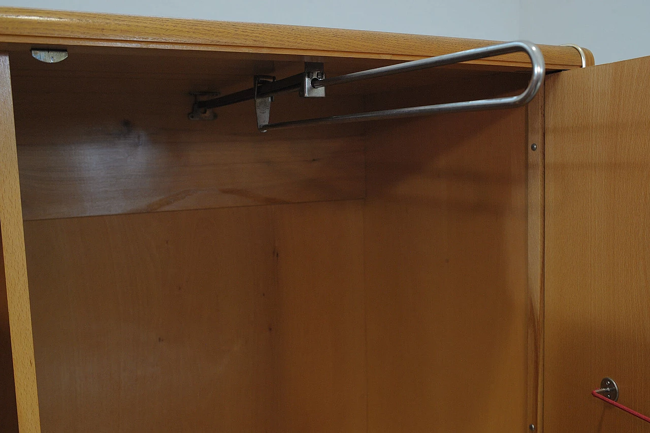 Armadio in faggio e compensato di Bohumil Landsman per Jitona, anni '70 5