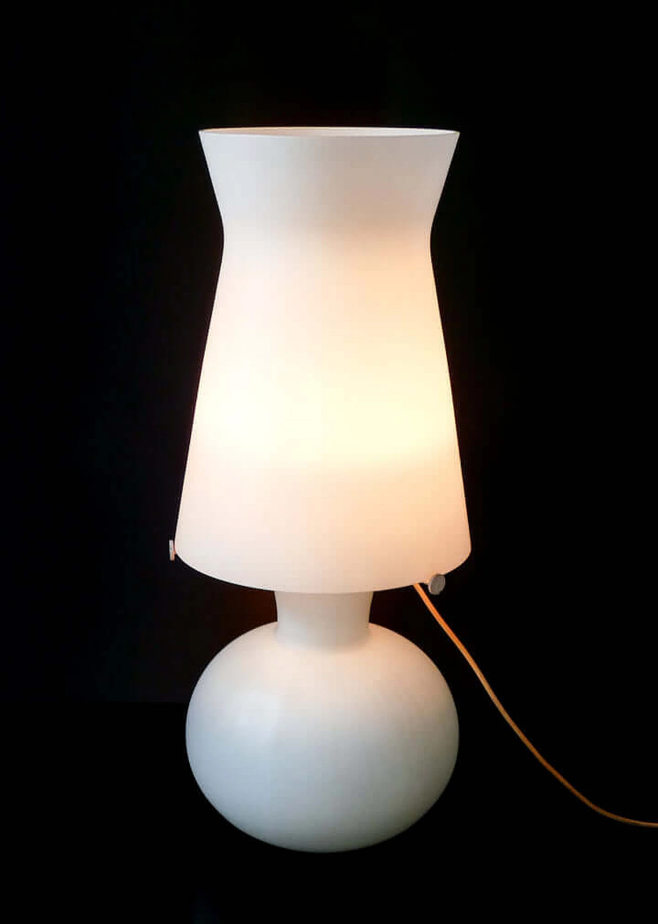Opaline glass table lamp by Fontana Arte, 1960s 5