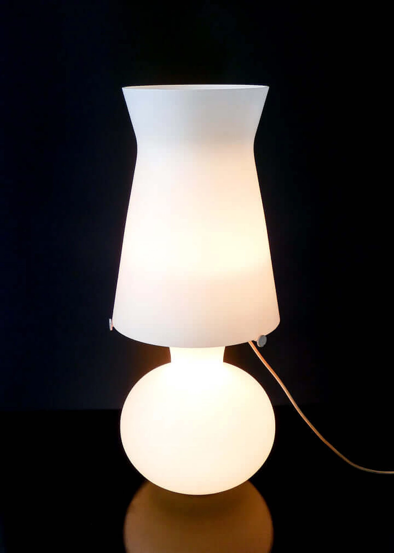 Opaline glass table lamp by Fontana Arte, 1960s 6