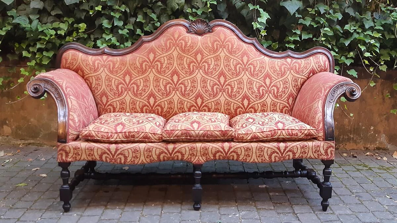 Three-seater walnut sofa with spool base, late 17th century 9