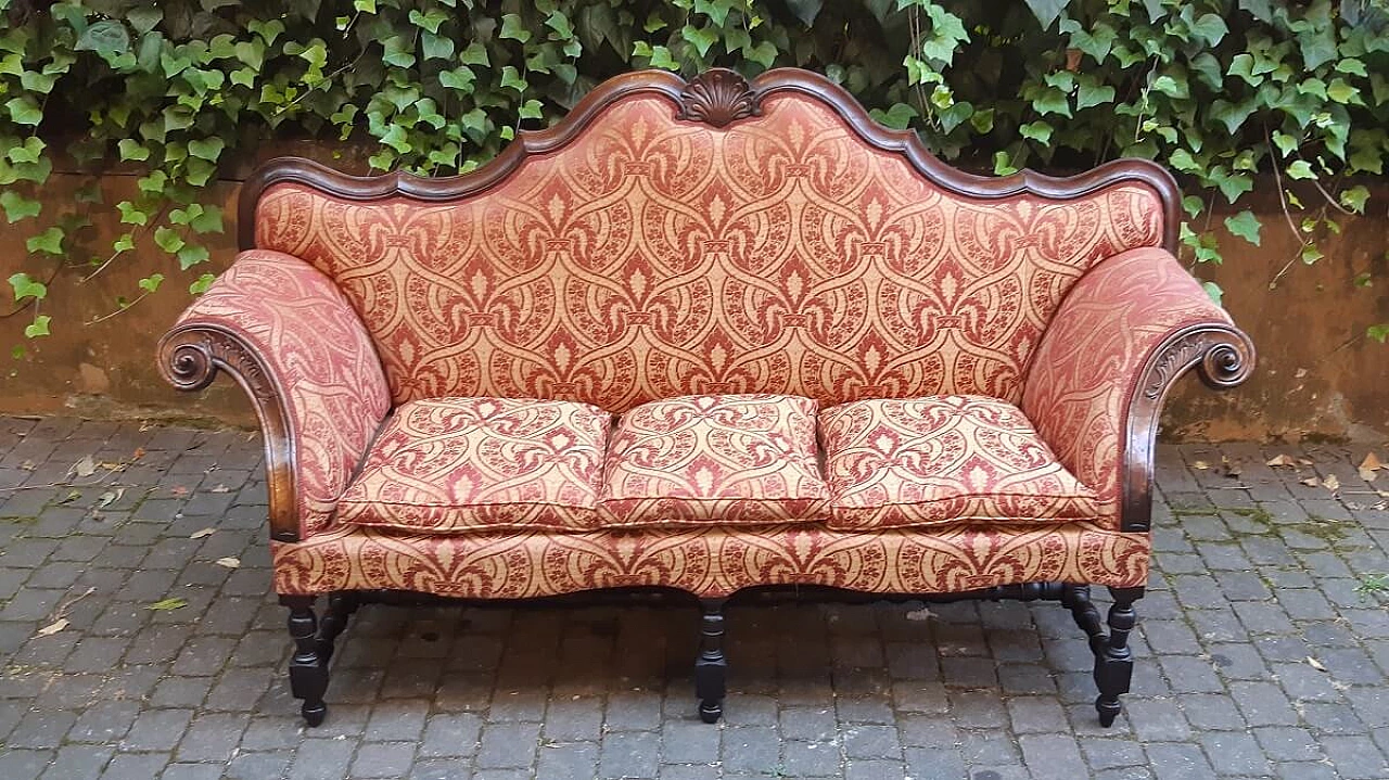 Three-seater walnut sofa with spool base, late 17th century 10