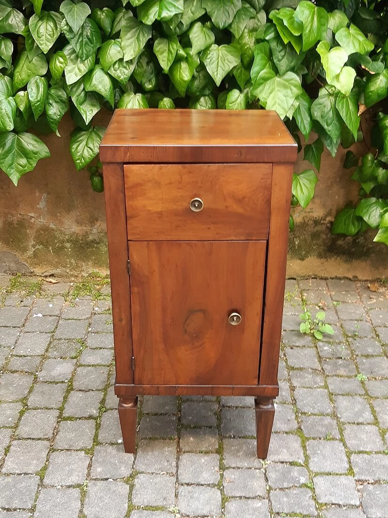 Louis XVI bedside table in walnut, 18th century 6