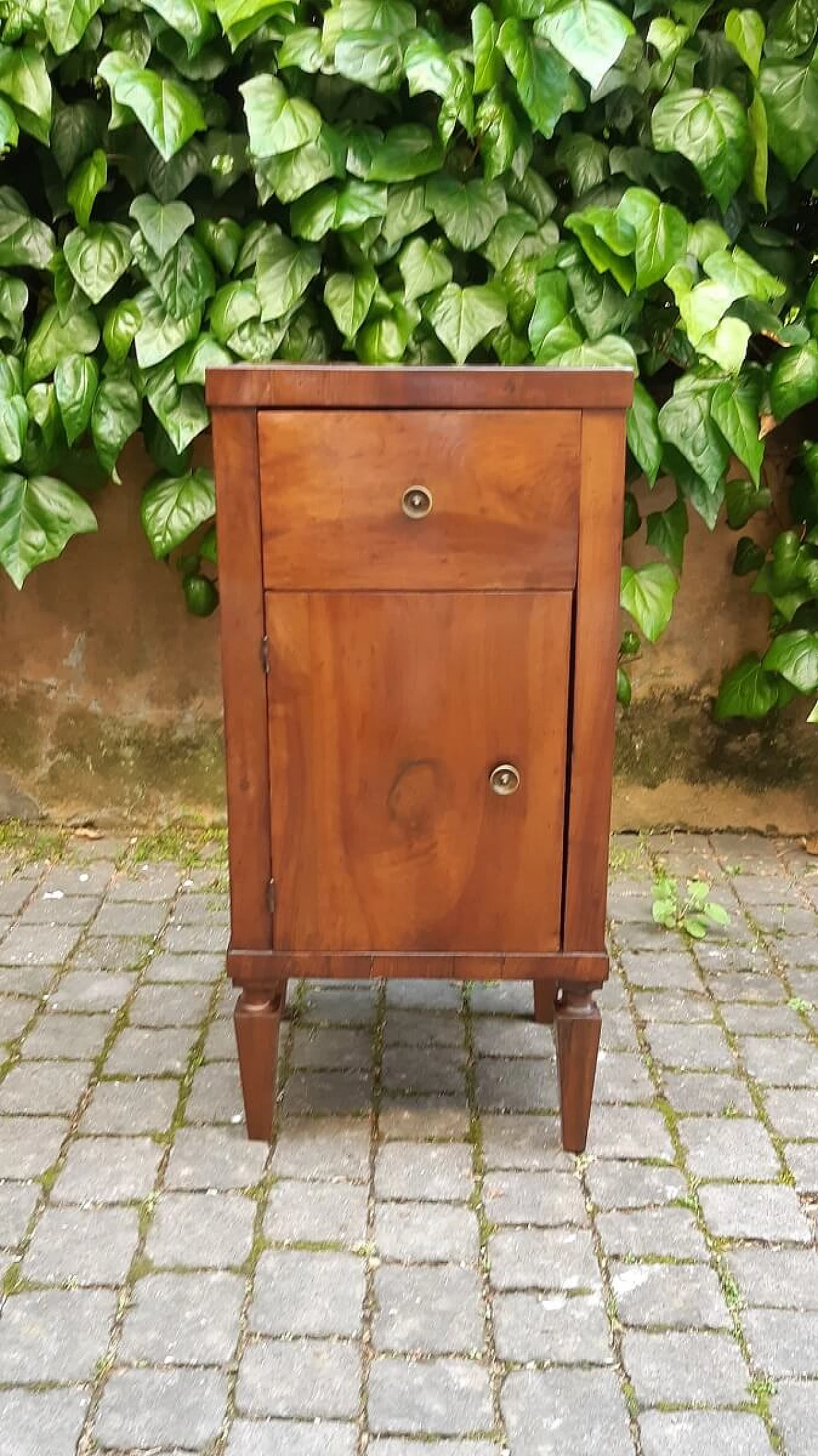 Louis XVI bedside table in walnut, 18th century 7