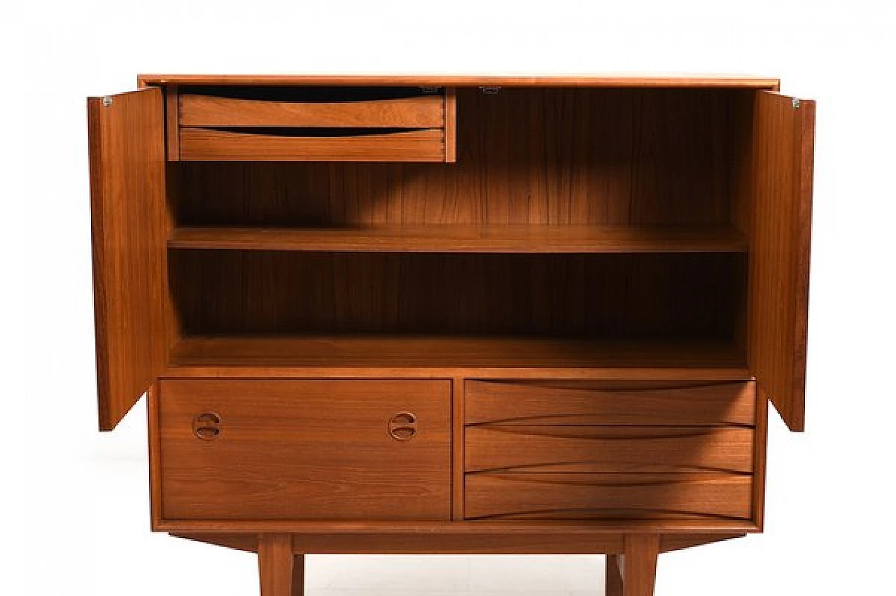 Credenza in teak attribuita a Niels Clausen per N. C. Møbler, anni '60 4