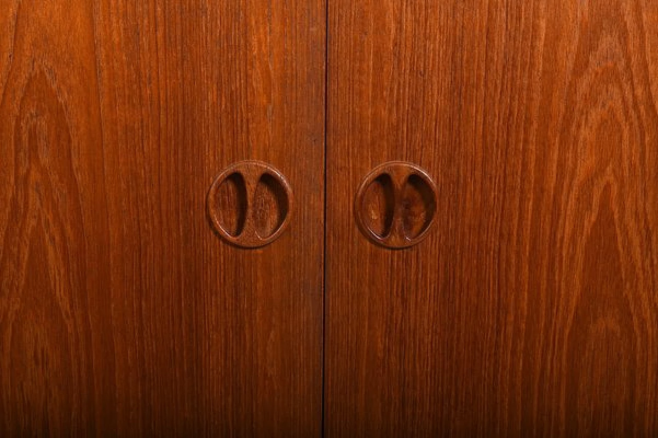 Credenza in teak attribuita a Niels Clausen per N. C. Møbler, anni '60 9