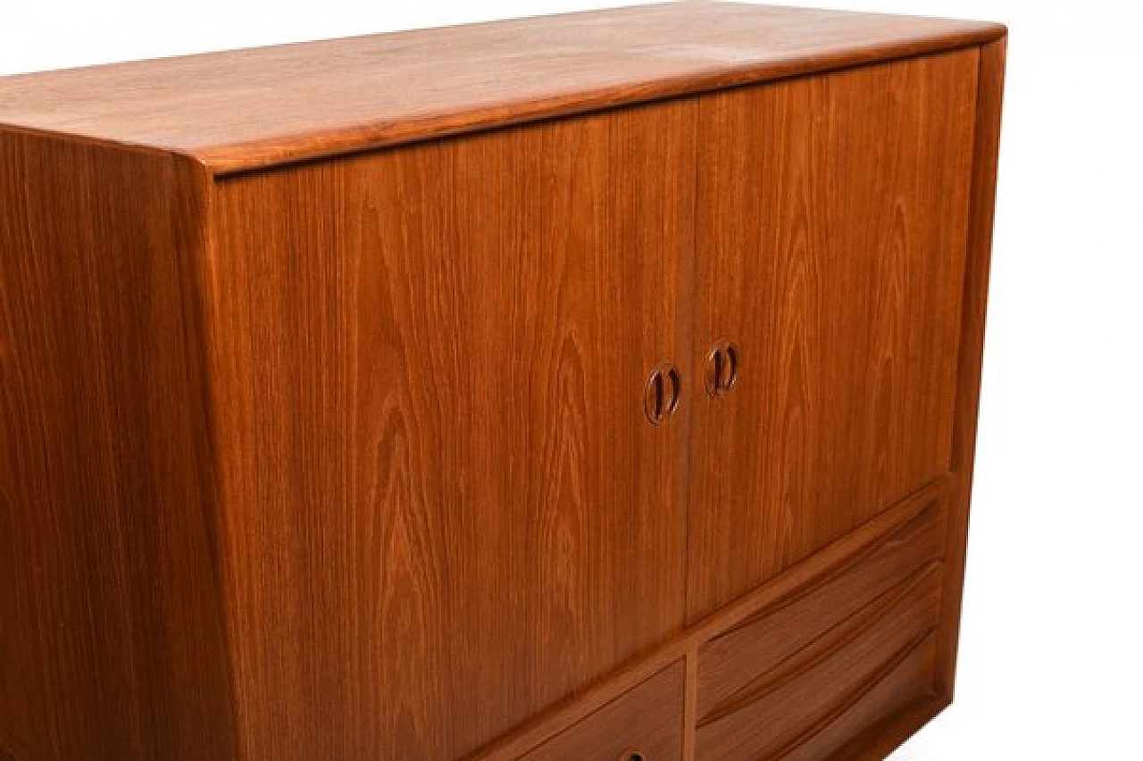 Credenza in teak attribuita a Niels Clausen per N. C. Møbler, anni '60 10