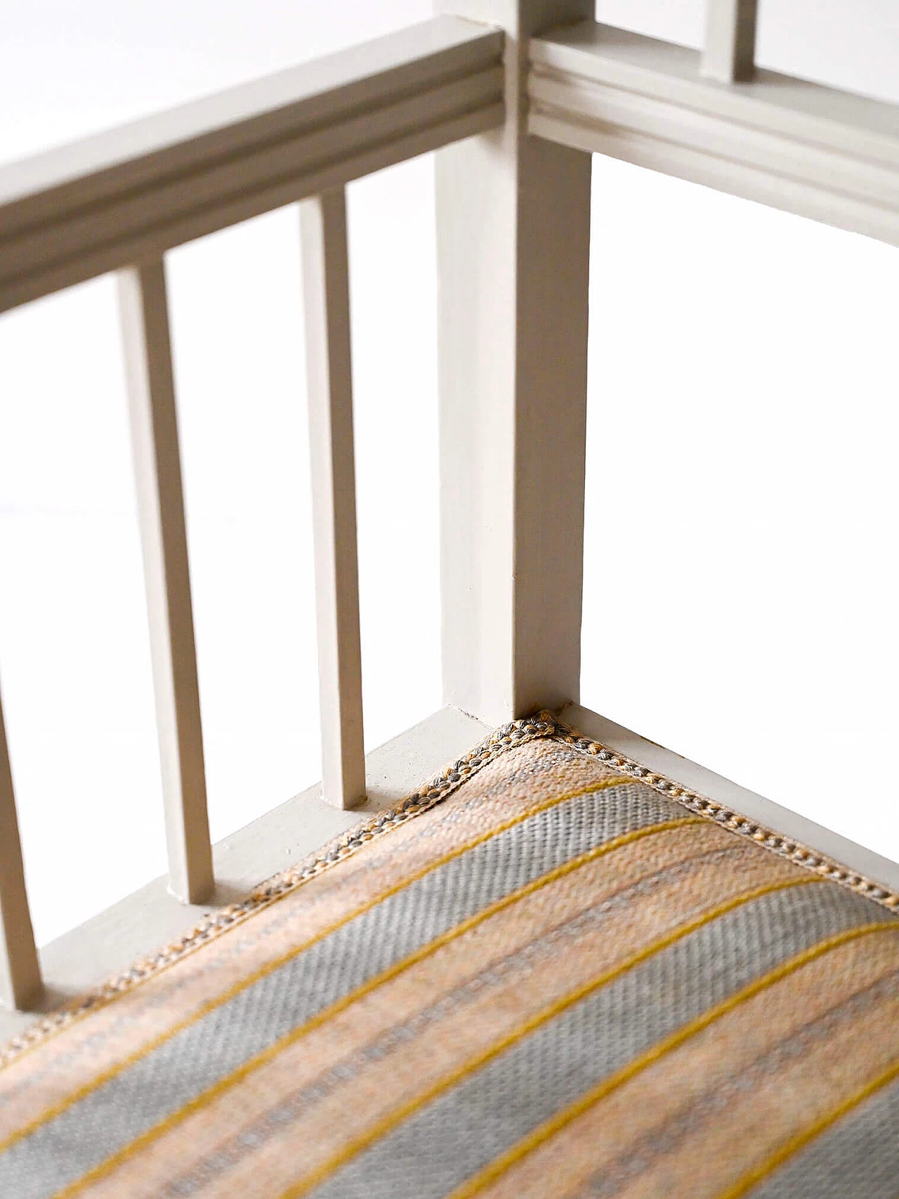 Coppia di poltrone svedesi in legno bianco e tessuto a righe, anni '70 7