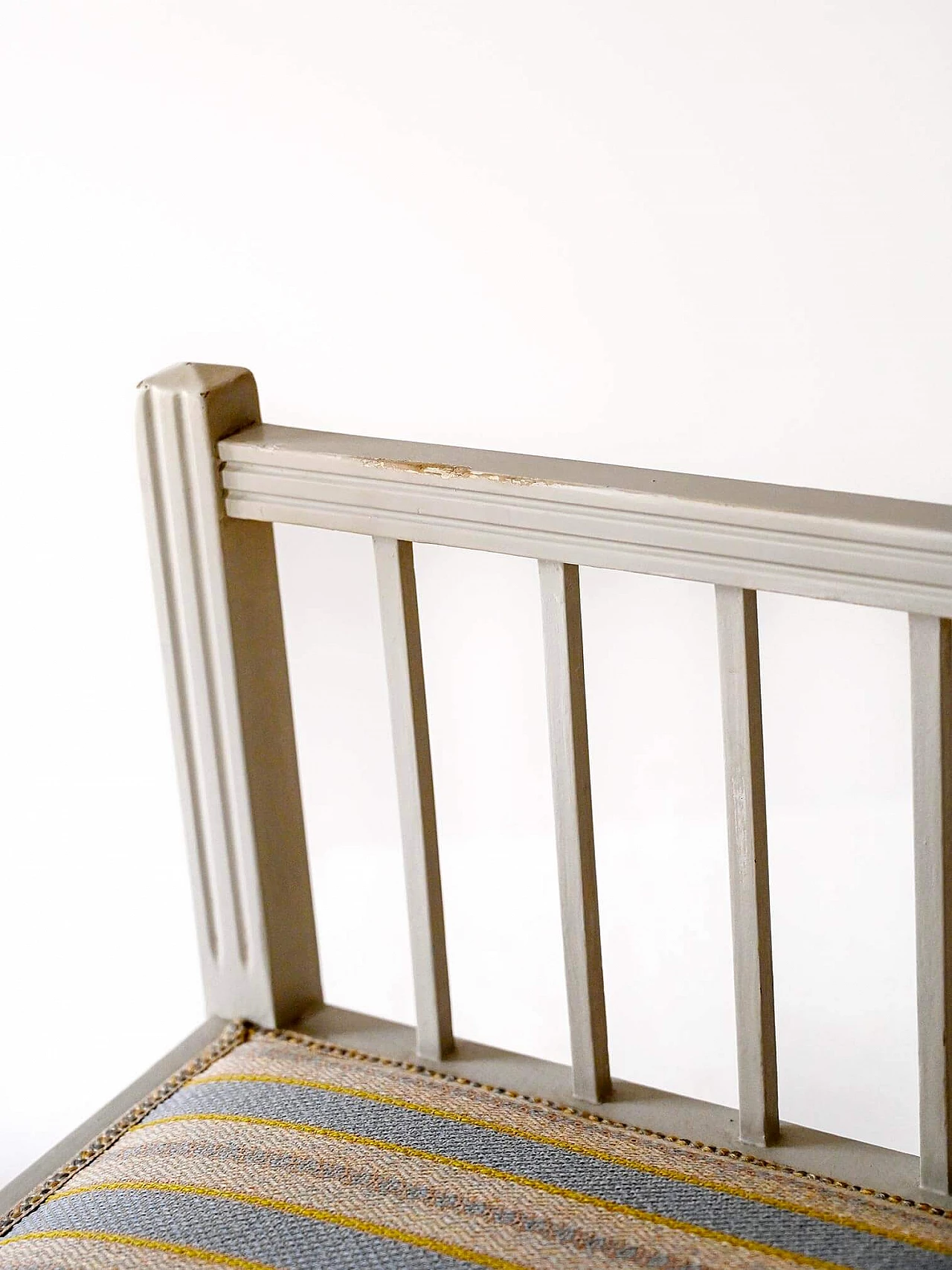 Coppia di poltrone svedesi in legno bianco e tessuto a righe, anni '70 10