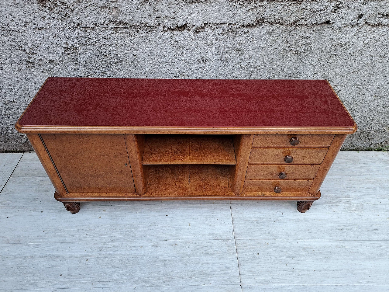 Credenza Art Déco in radica con piano in vetro bordeaux, anni '30 2