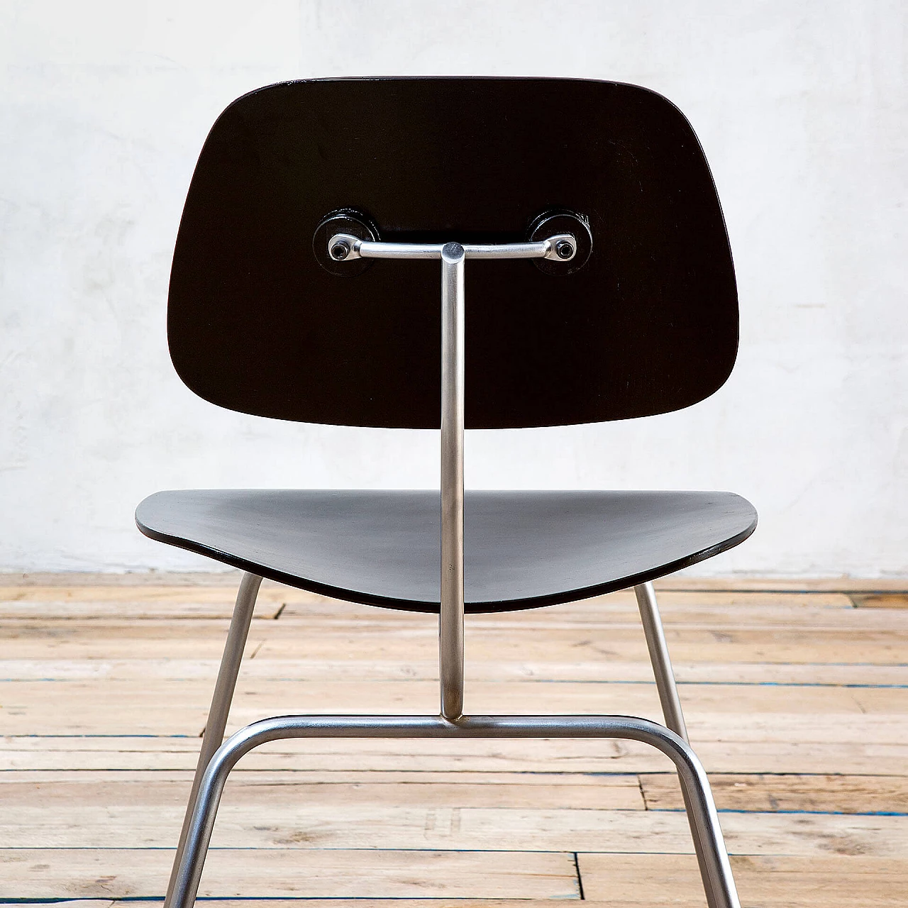 4 DCM chairs in steel and black lacquered wood by Charles Eames, 1940s 4