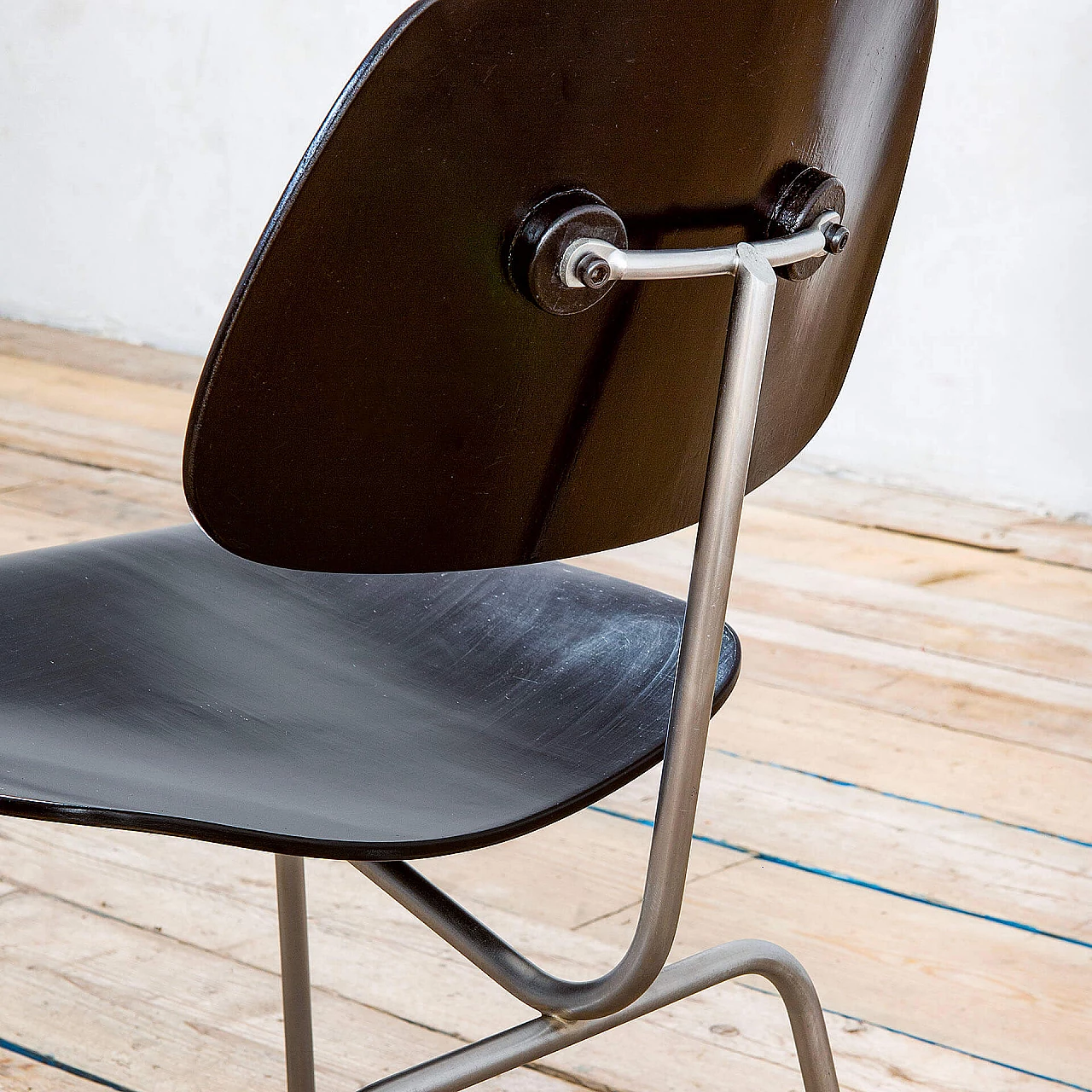 4 Sedie DCM in acciaio e legno laccato di nero di Charles Eames, anni '40 5