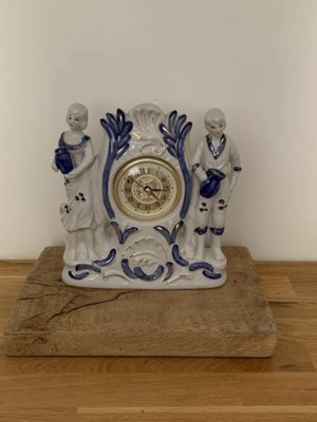 White and blue porcelain mantel clock, 1940s 1