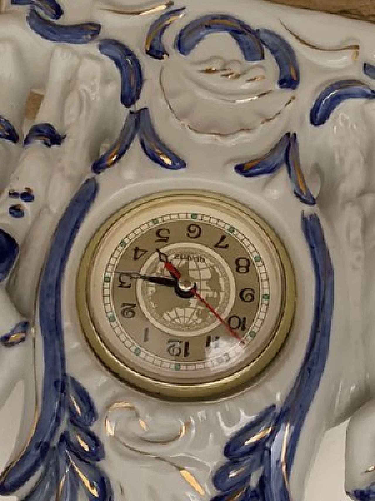 Orologio da camino in porcellana bianca e blu, anni '40 4