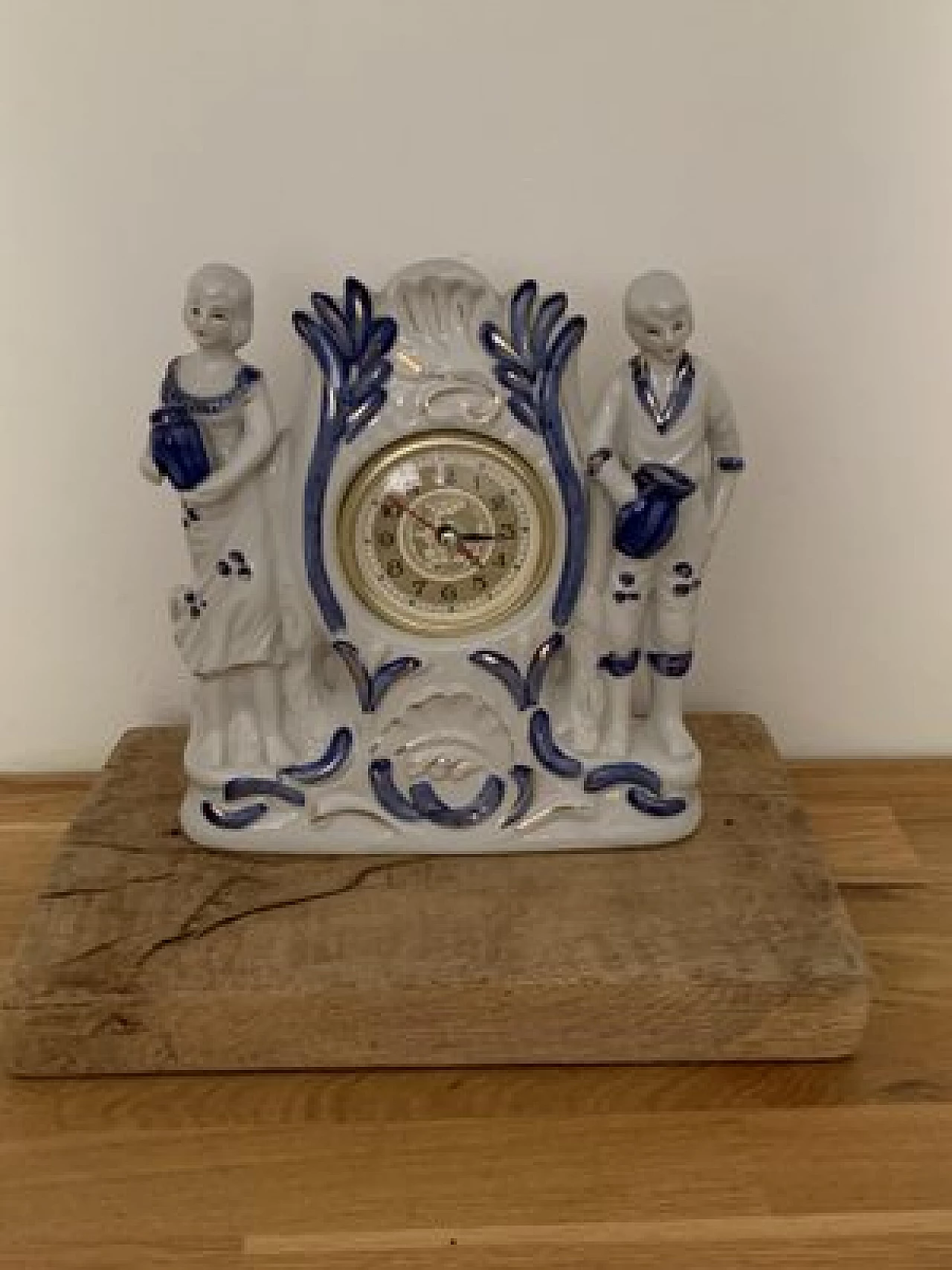 White and blue porcelain mantel clock, 1940s 5