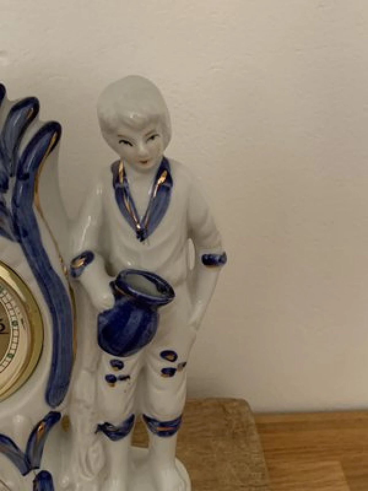 White and blue porcelain mantel clock, 1940s 6