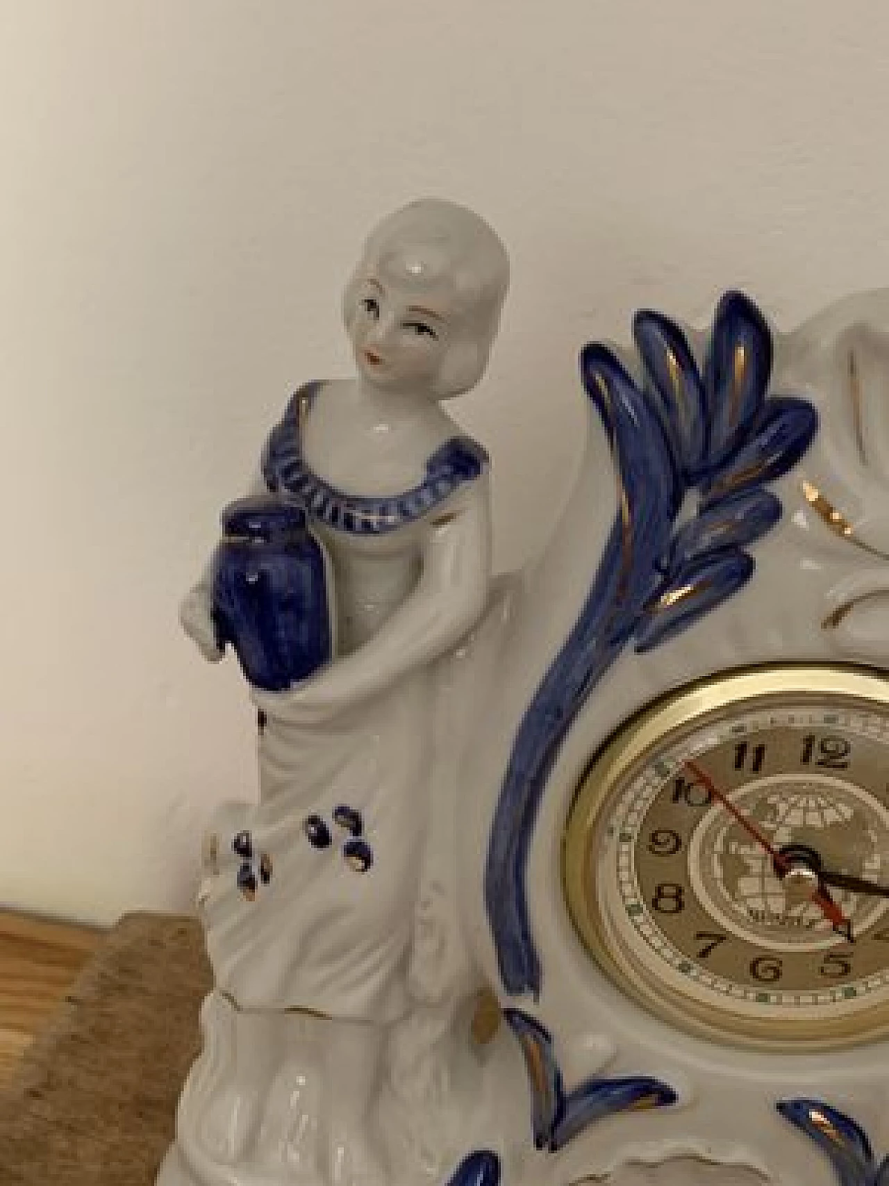 White and blue porcelain mantel clock, 1940s 7