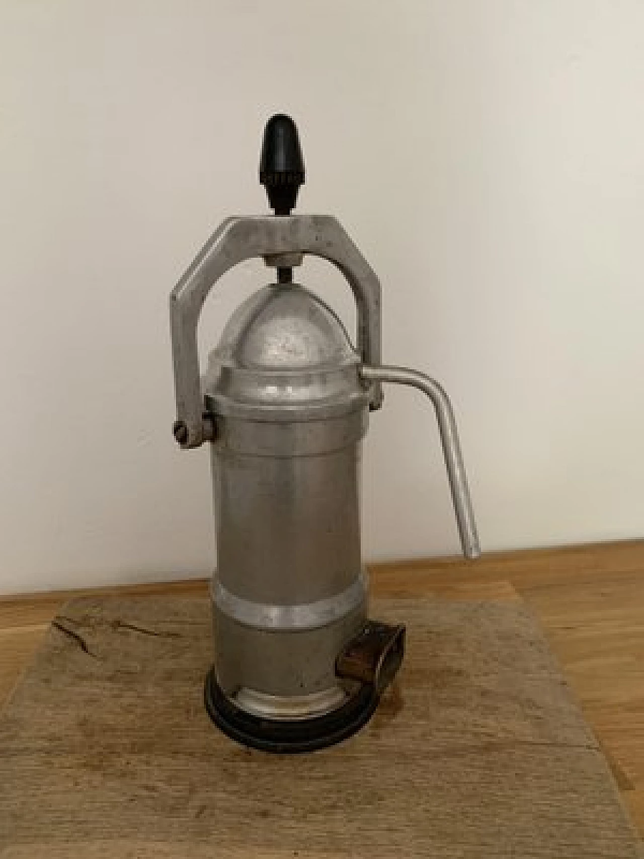 Caffettiera elettrica ungherese in alluminio e plastica, anni '60 1