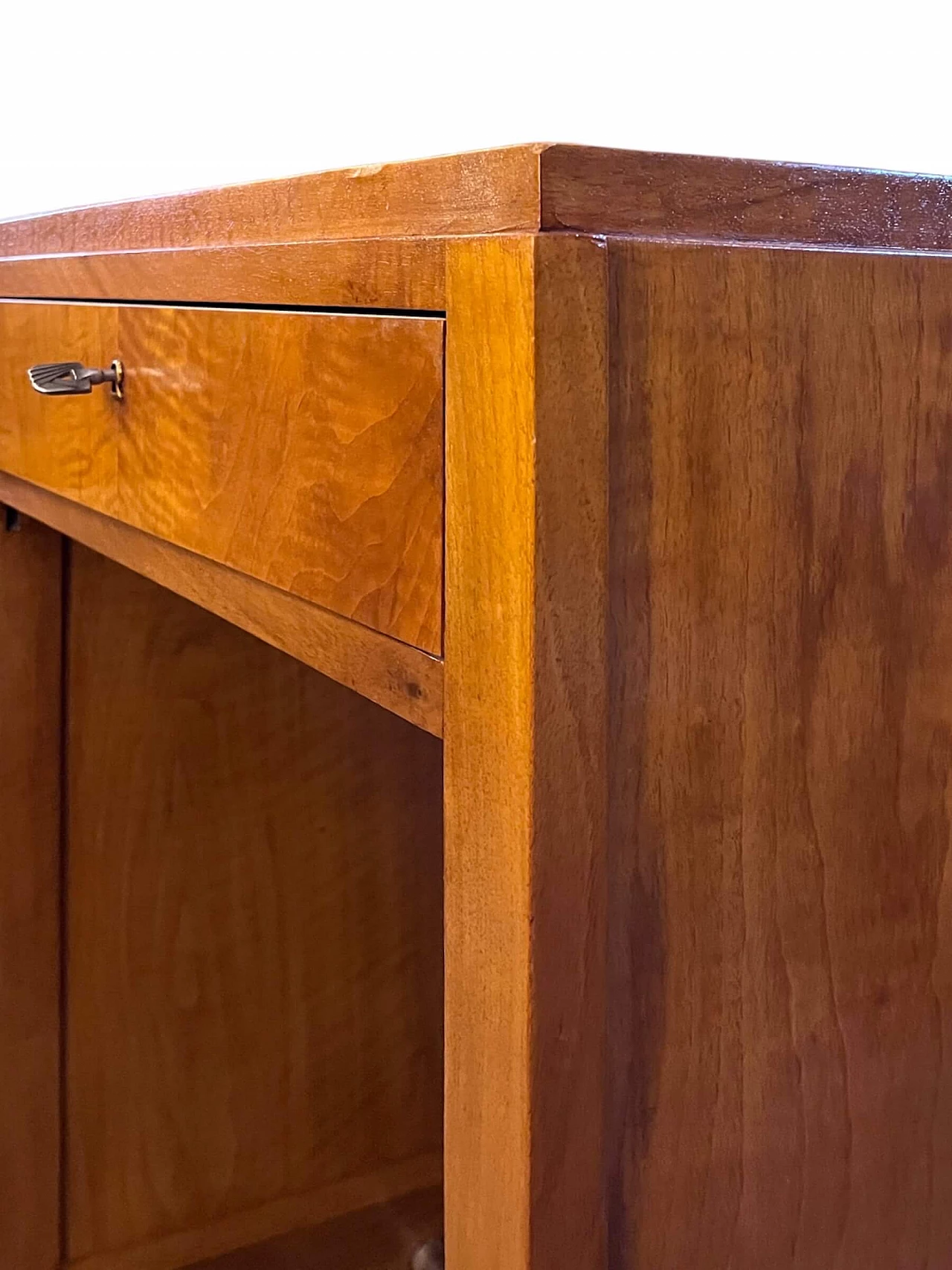 Scrittoio da centro Art Déco in noce con pomelli nichelati, anni '40 3