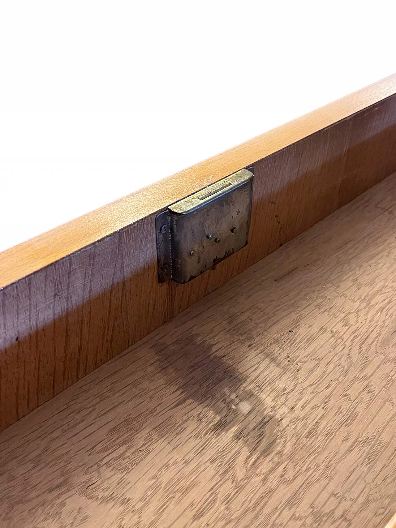 Scrittoio da centro Art Déco in noce con pomelli nichelati, anni '40 9