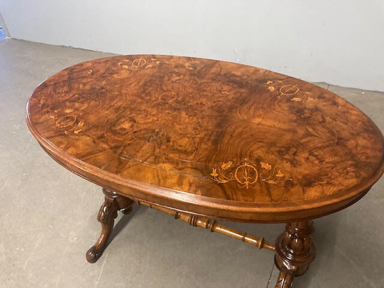 Walnut and burl coffee table with maple inlays, 19th century 4