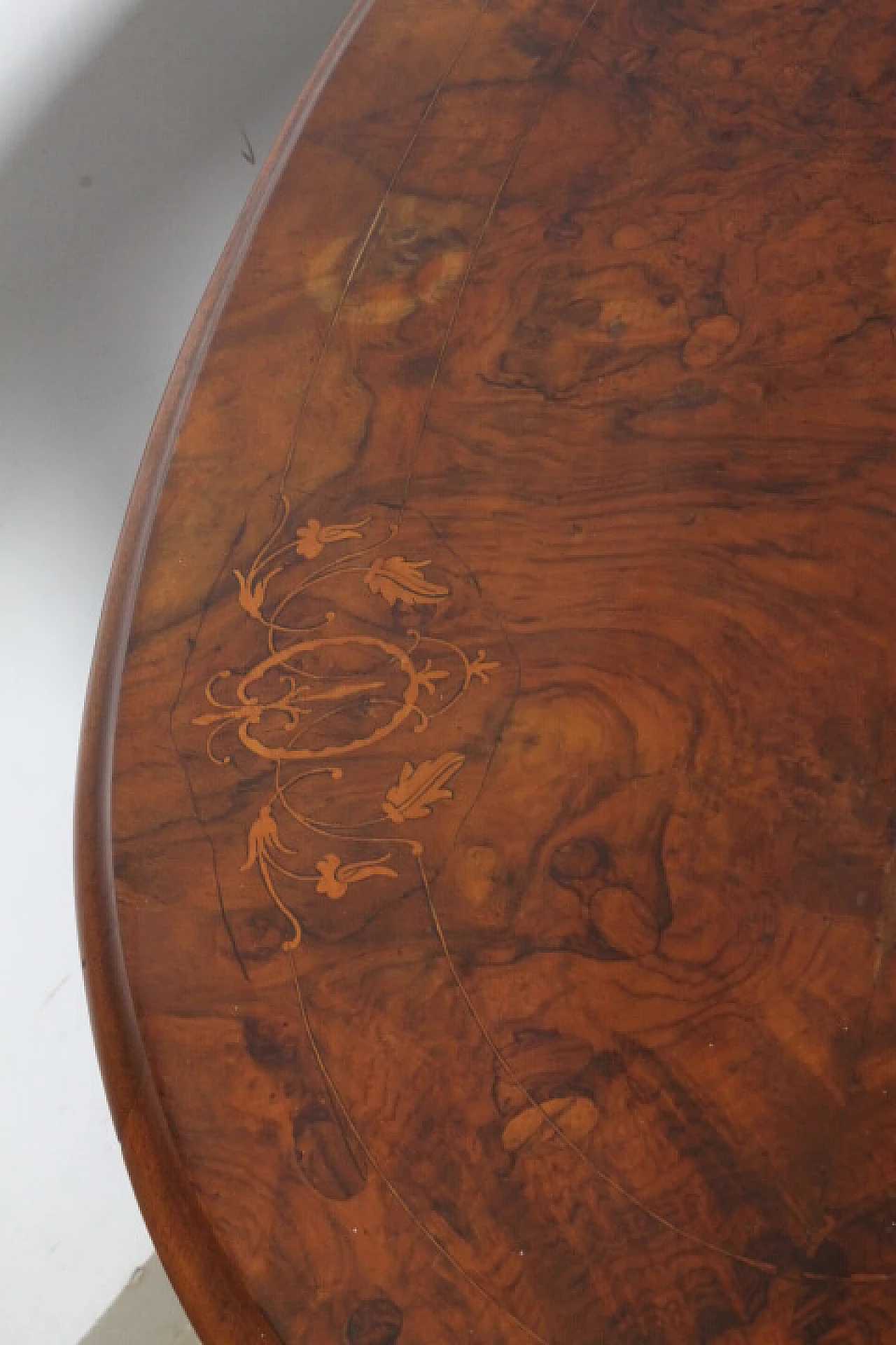 Walnut and burl coffee table with maple inlays, 19th century 10