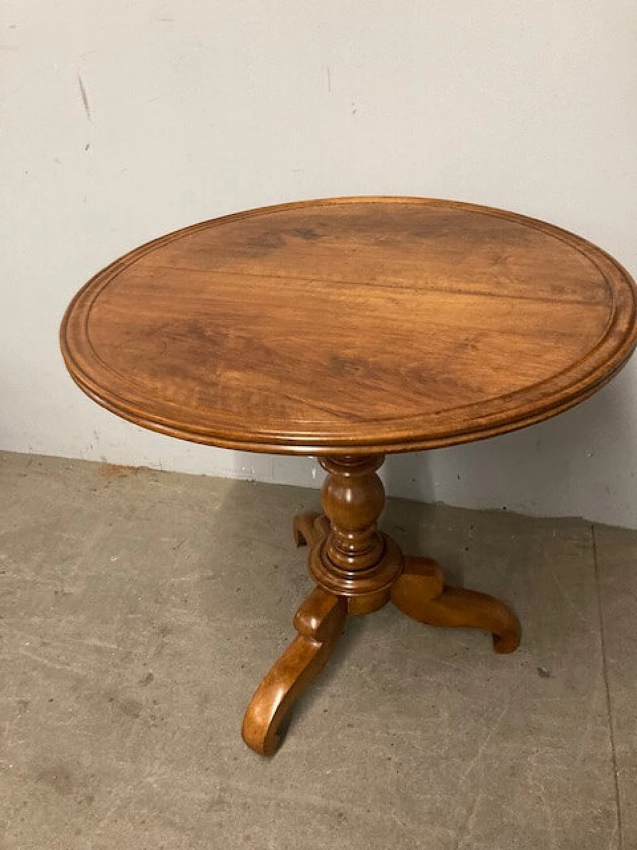 Louis Philippe round solid walnut table, mid-19th century 3