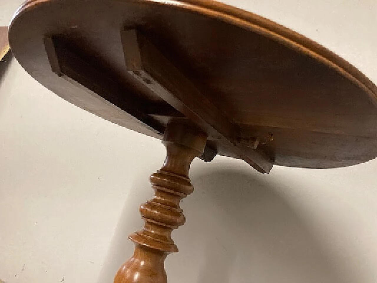 Louis Philippe round solid walnut table, mid-19th century 5