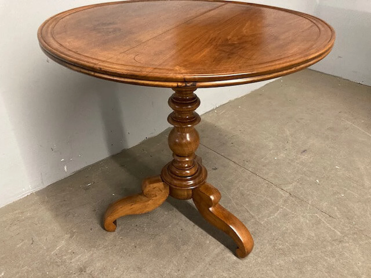 Louis Philippe round solid walnut table, mid-19th century 8