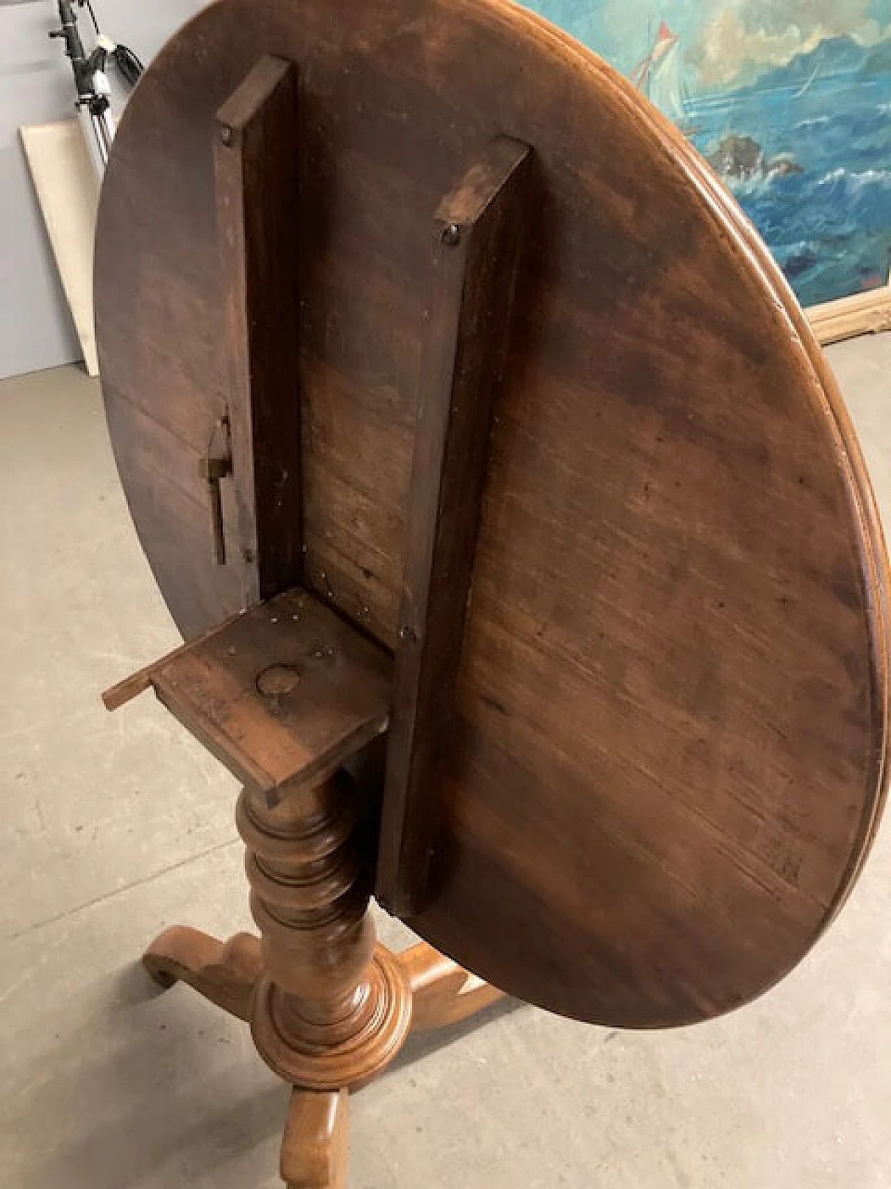 Louis Philippe round solid walnut table, mid-19th century 11