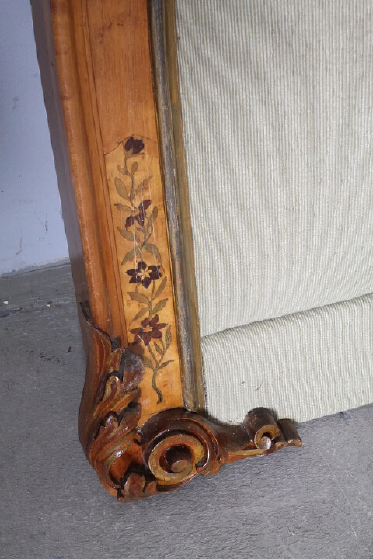 Napoleon III walnut and beige velvet headboard, late 19th century 8