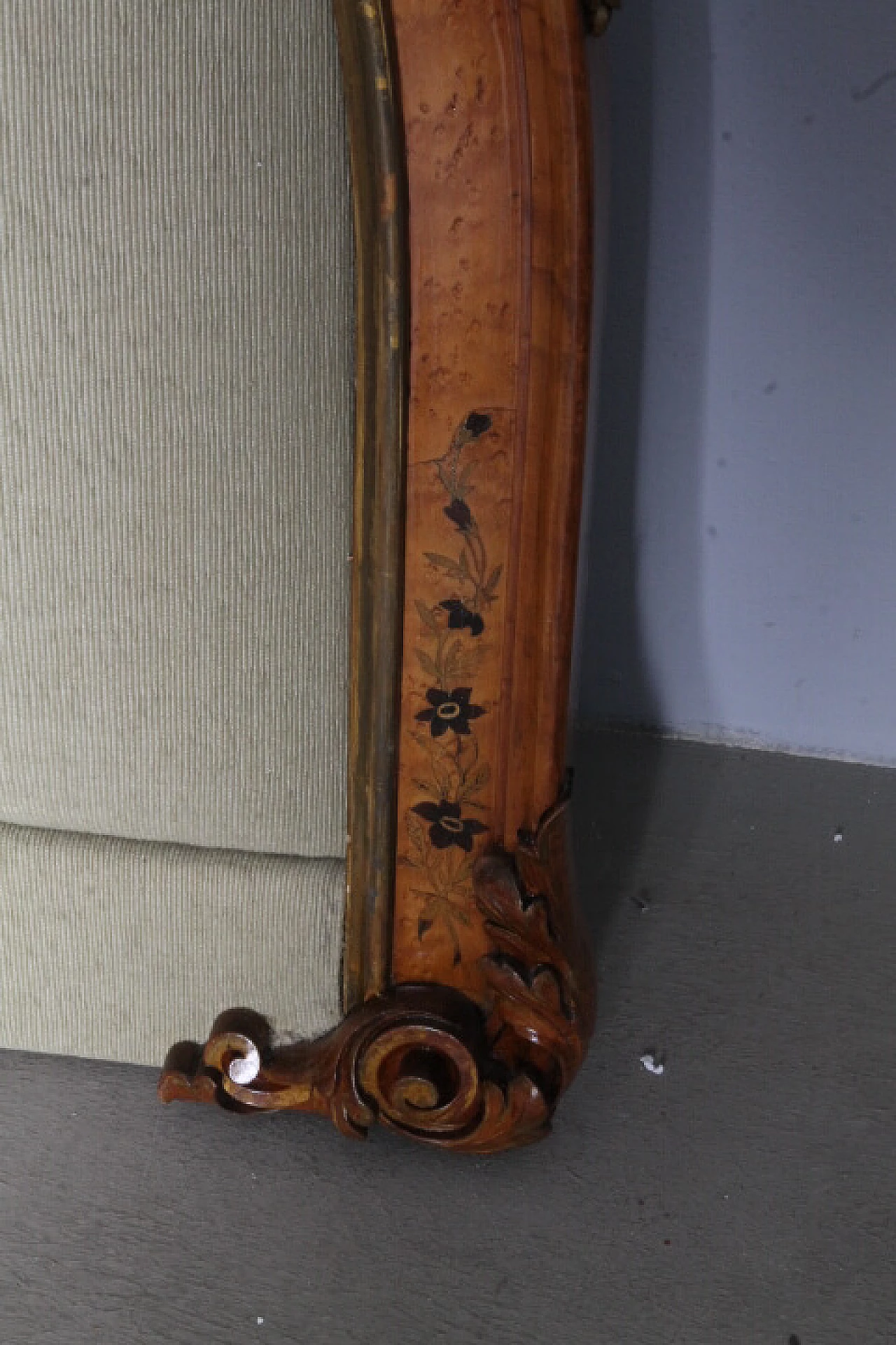 Napoleon III walnut and beige velvet headboard, late 19th century 11