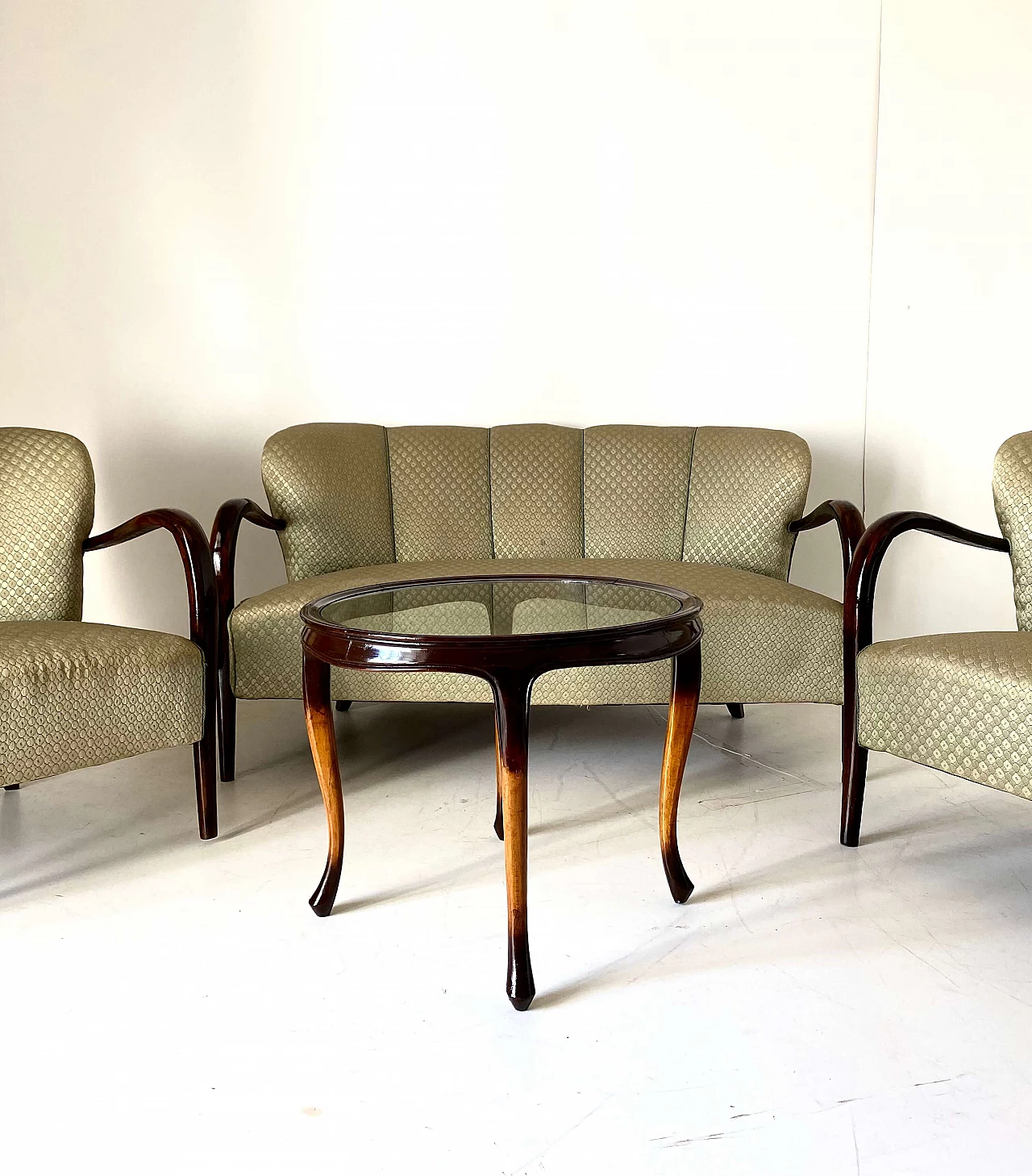 Coppia di poltrone, divano e tavolino Art Deco in noce massello, anni '30 3