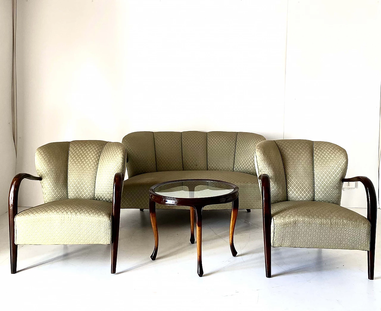 Coppia di poltrone, divano e tavolino Art Deco in noce massello, anni '30 4