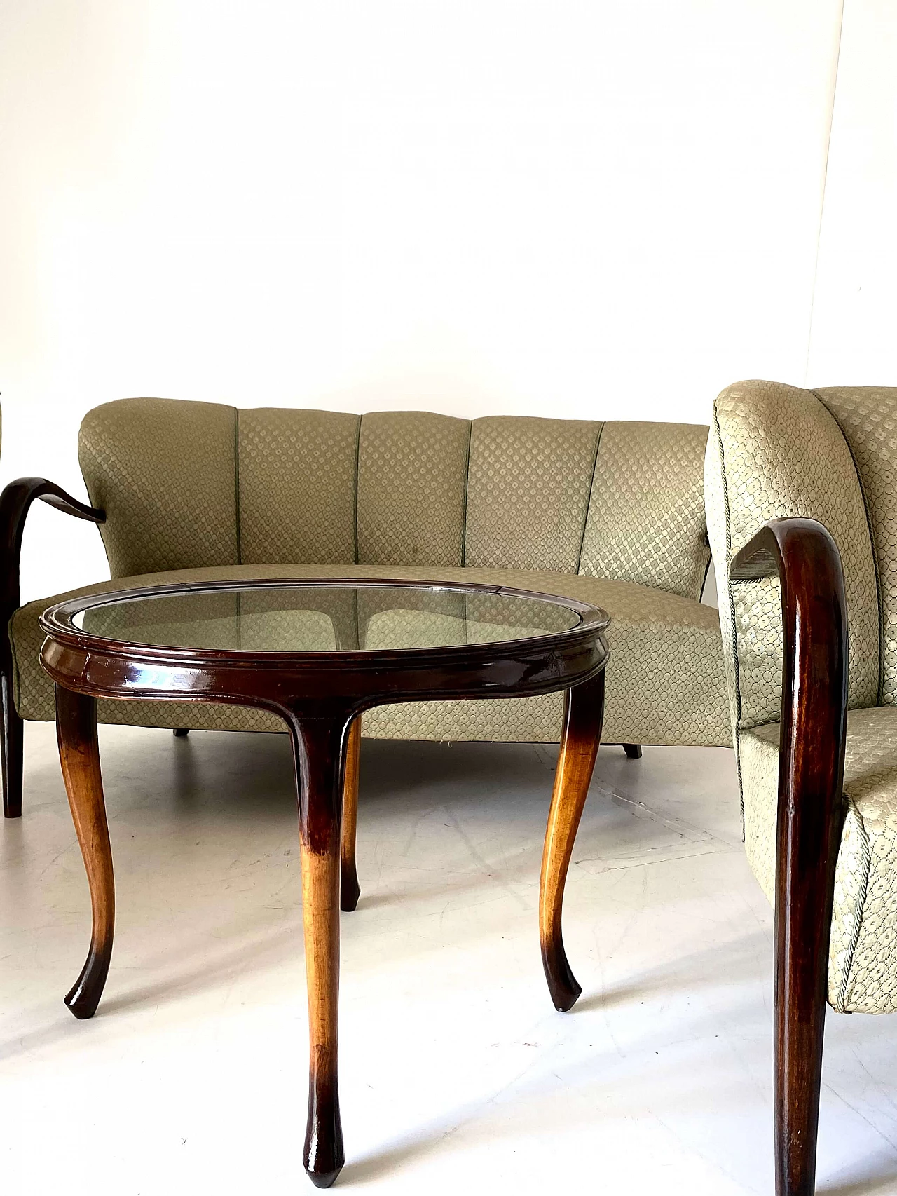 Coppia di poltrone, divano e tavolino Art Deco in noce massello, anni '30 5