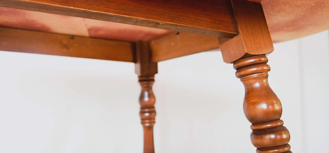 Tavolo Coloniale in noce massello con piano impiallacciato, anni '40 6