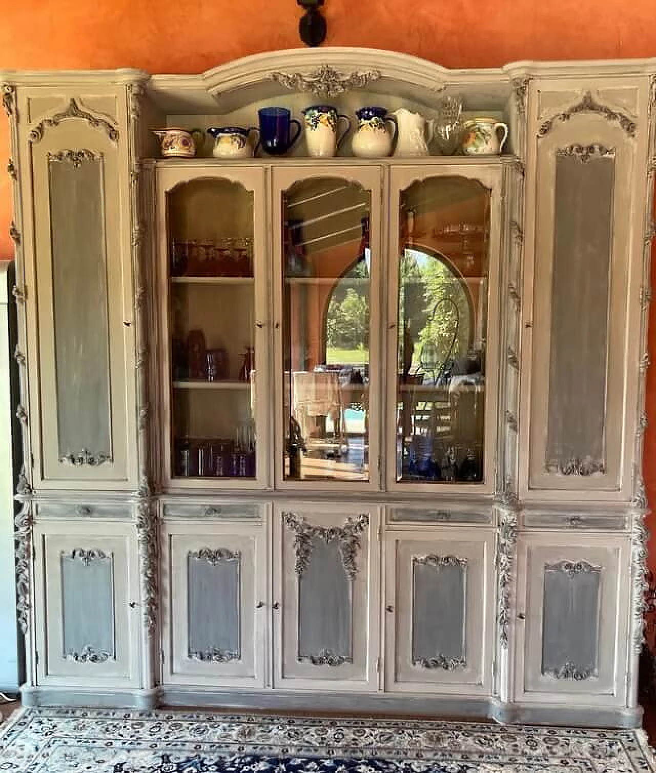 Credenza Shabby Chic in legno massello con intarsi a rilievo, anni '60 1