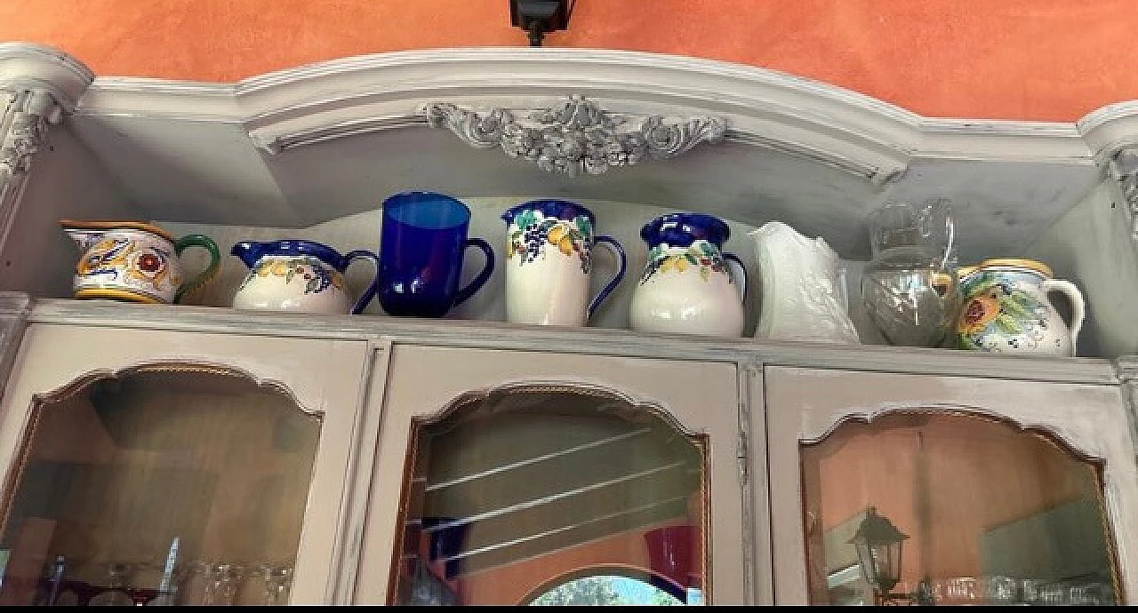 Credenza Shabby Chic in legno massello con intarsi a rilievo, anni '60 3