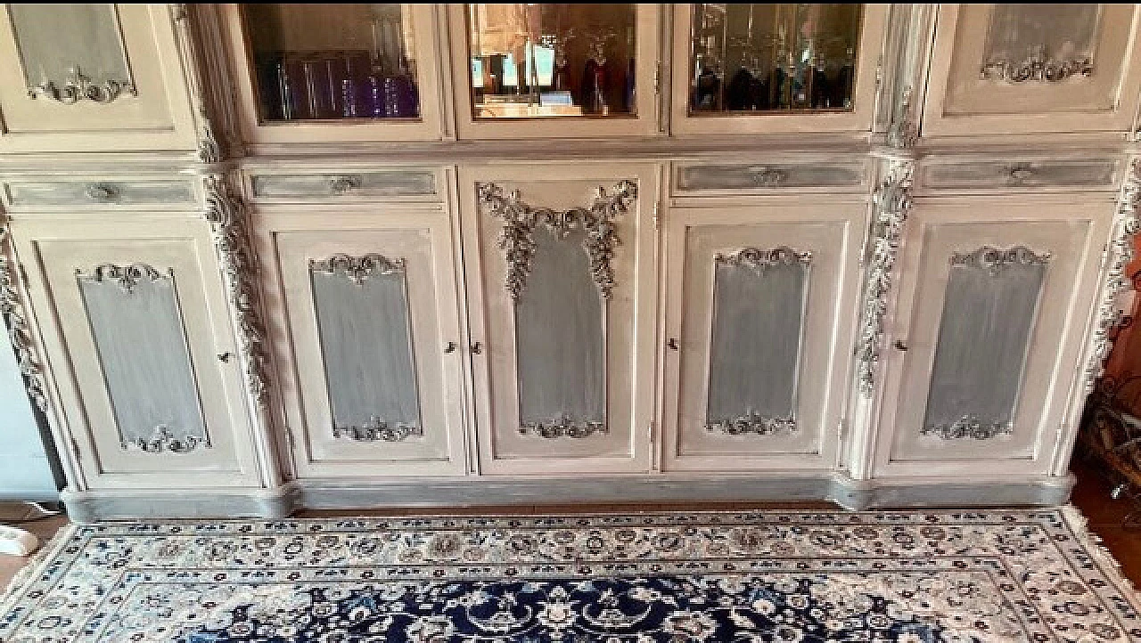 Credenza Shabby Chic in legno massello con intarsi a rilievo, anni '60 4