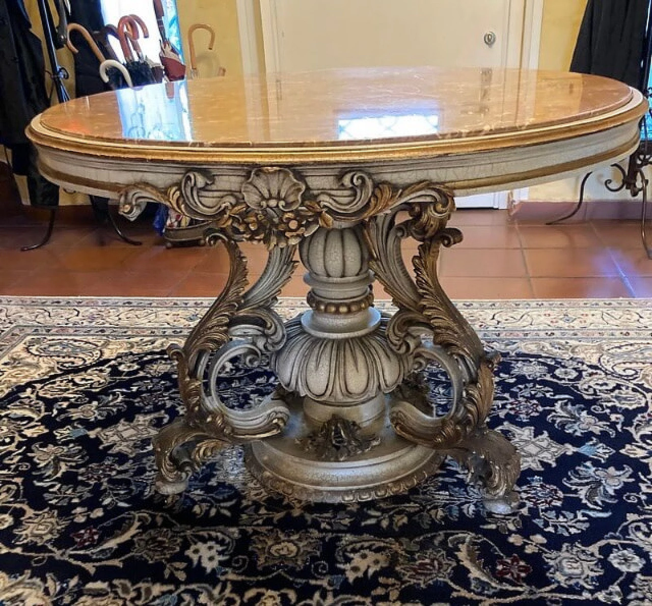 Tavolo rotondo stile Barocco in legno avorio e dorato con piano in marmo 8