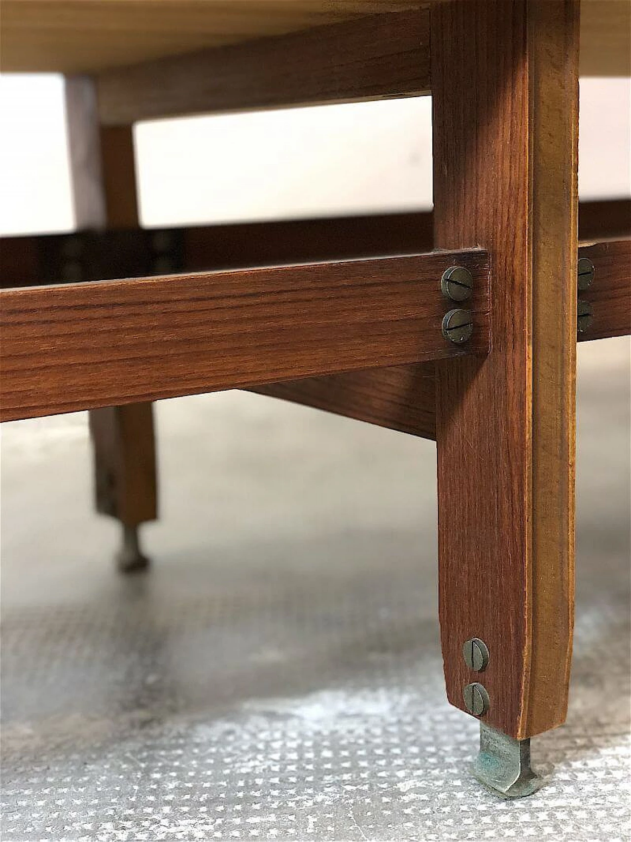 Credenza in legno impiallacciato teak con dettagli in ottone, anni '60 6