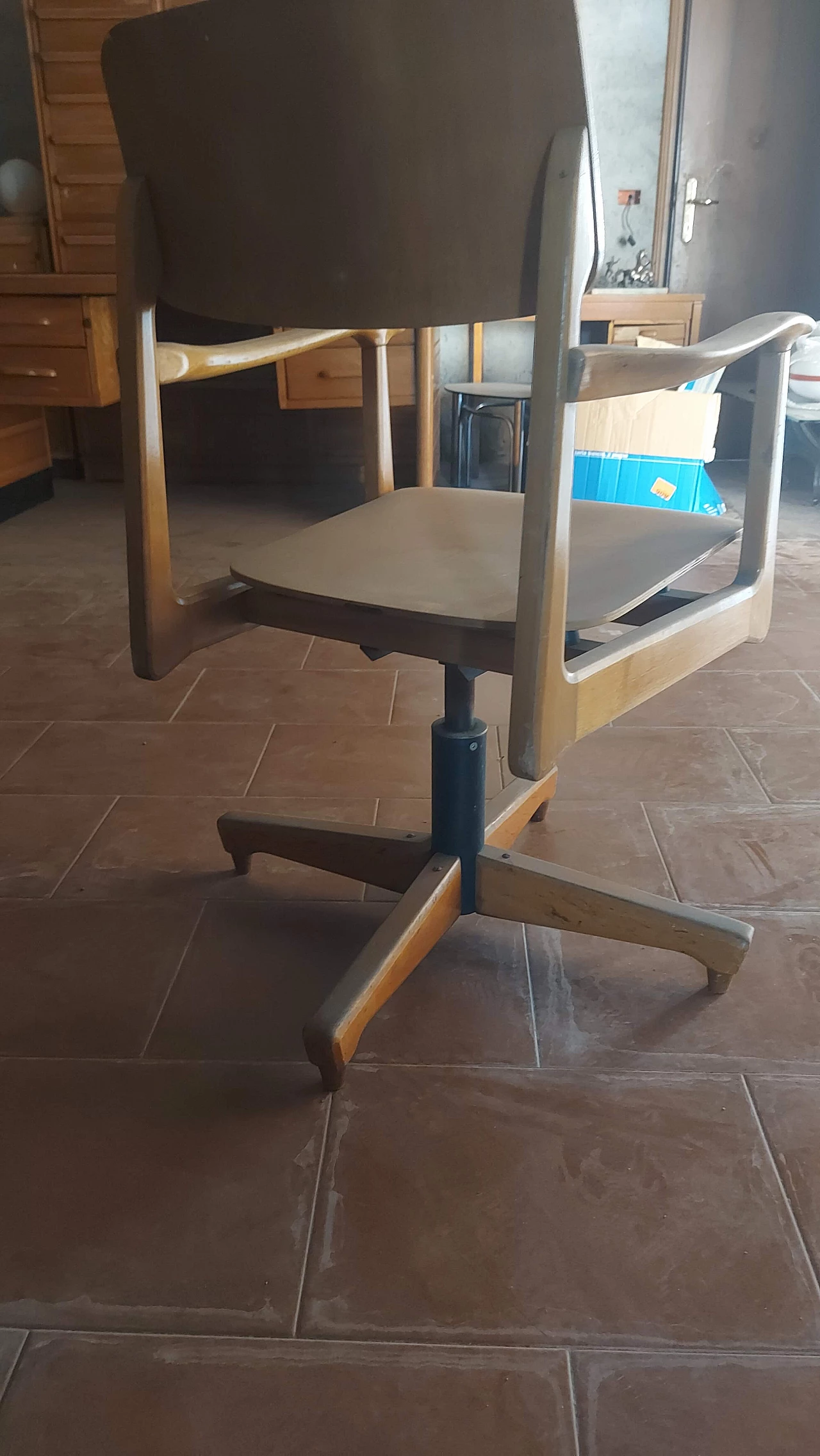 Poltrona girevole in legno di Anonima Castelli, anni '60 1