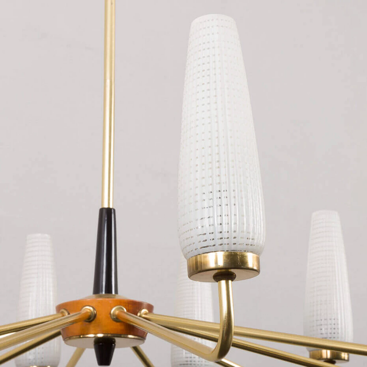 Lampadario in ottone stile Arlus con paralumi in vetro opalino fatti a mano, anni '60 6