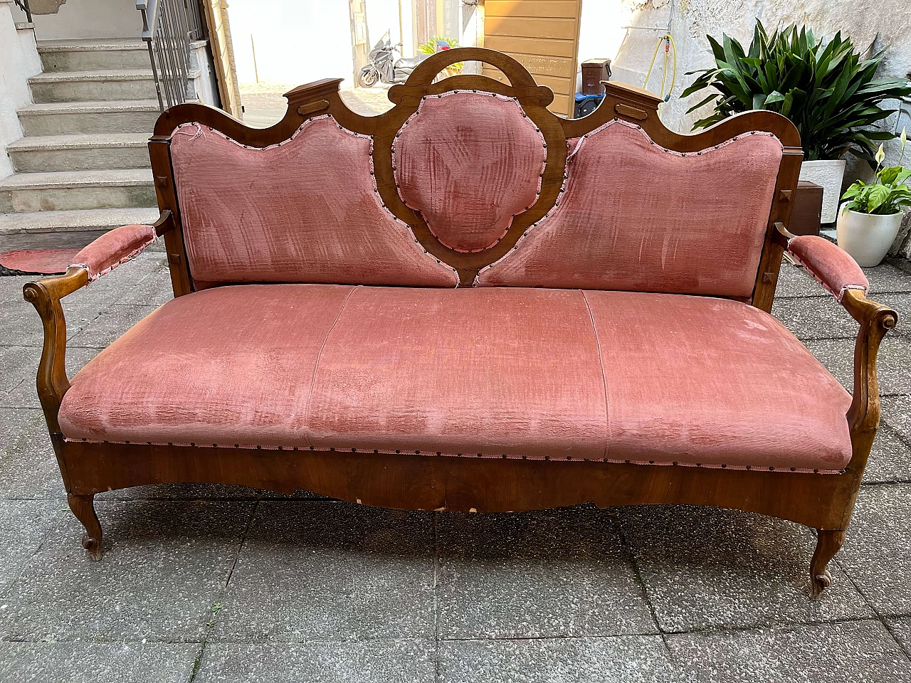Divano in legno e tessuto rosa, '700 4